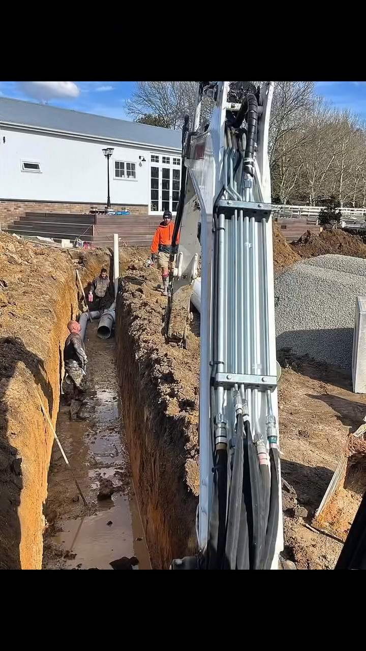 Plate compactor — Every trench bedded and compacted before it is closed
